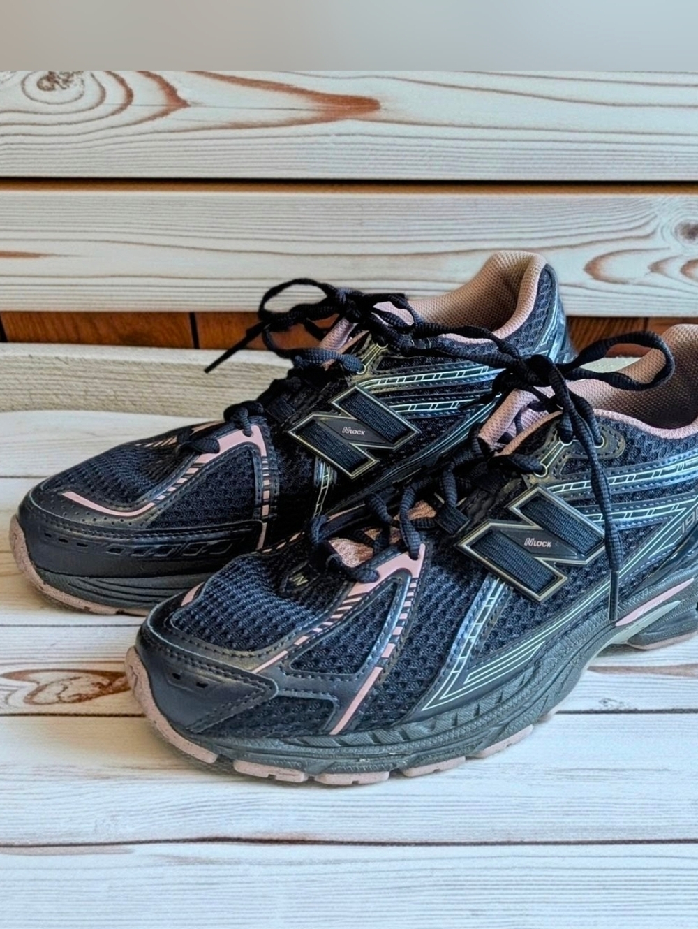 New Balance Eclipse/Pink Taffy Running Shoes (Men's 10, Women's 11.5) - Picture 4 of 12